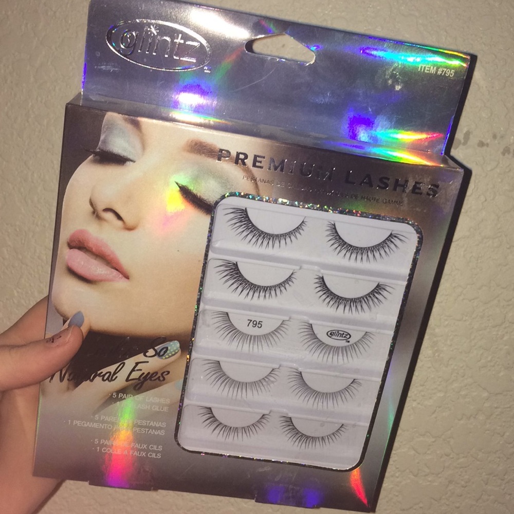 5 Pairs of lashes